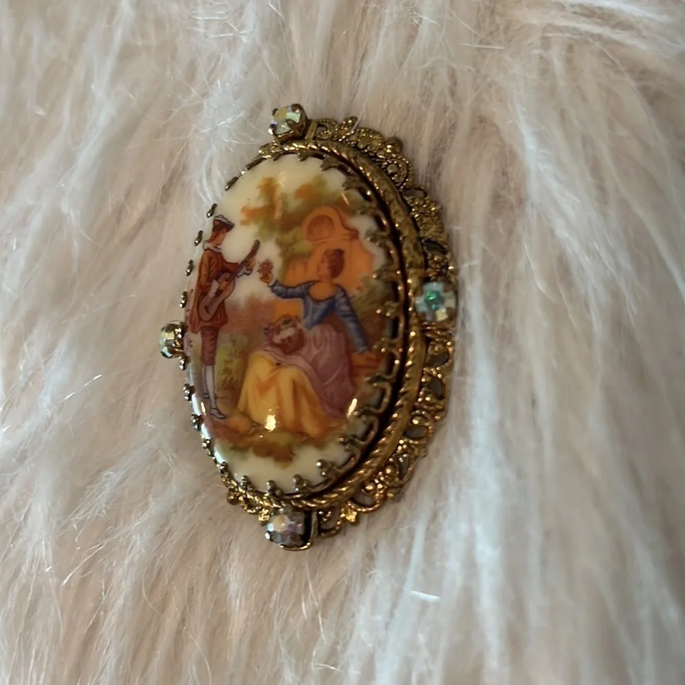 VINTAGE cameo brooch pin gold tone rhinestone painted porcelain Victorian couple